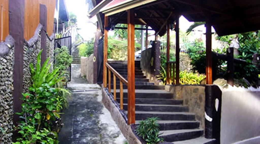 Casa Rey Francis Pension House & Restaurant Тагбиларан Сити Екстериор снимка
